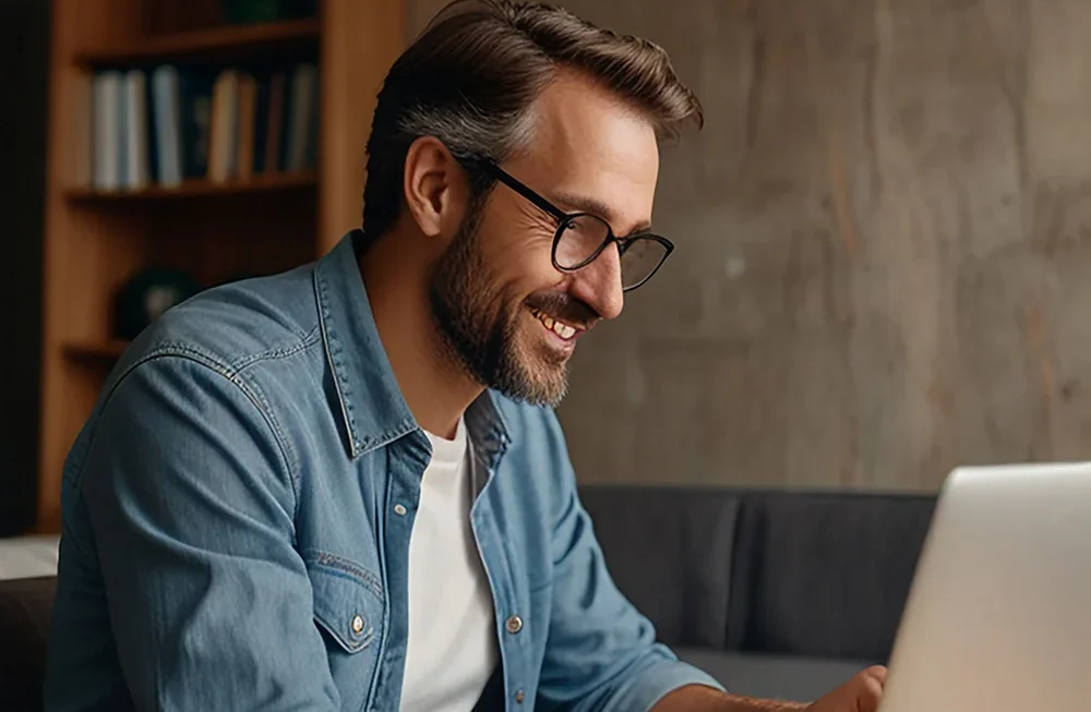 Sites vitrines et e-commerce sur mesure, optimisés pour la conversion et le référencement.